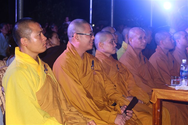 Thanh Hóa: Lễ tắm Phật và văn nghệ mừng Phật đản tại chùa Vạn Linh