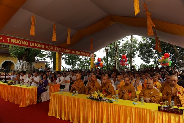 Hà Nội: Hàng ngàn phật tử Chùa Trấn Quốc hoan hỉ kính mừng Phật đản