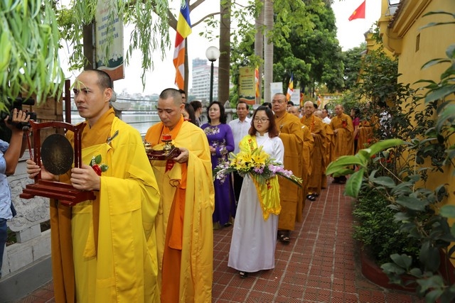 Hà Nội: Hàng ngàn phật tử Chùa Trấn Quốc hoan hỉ kính mừng Phật đản