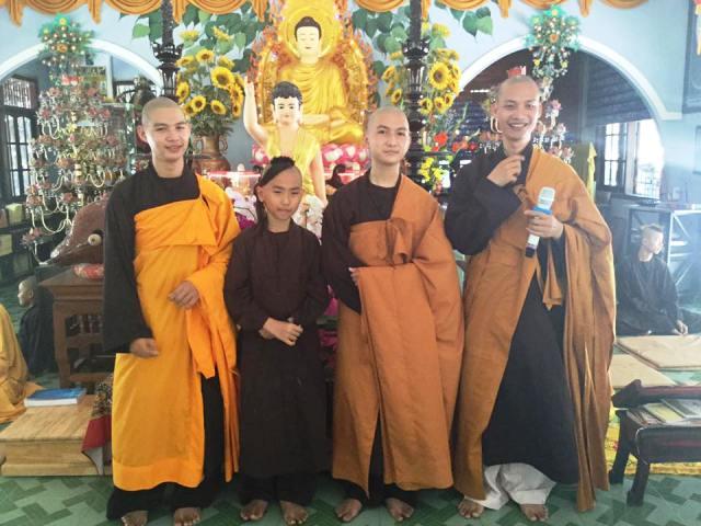 Khánh Hòa: Chùa Linh Quang tổ chức  khóa tu mùa hè cho 300 hành giả và trao tặng 50 học bổng cho học sinh nghèo, học giỏi