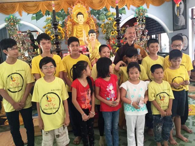 Khánh Hòa: Chùa Linh Quang tổ chức  khóa tu mùa hè cho 300 hành giả và trao tặng 50 học bổng cho học sinh nghèo, học giỏi