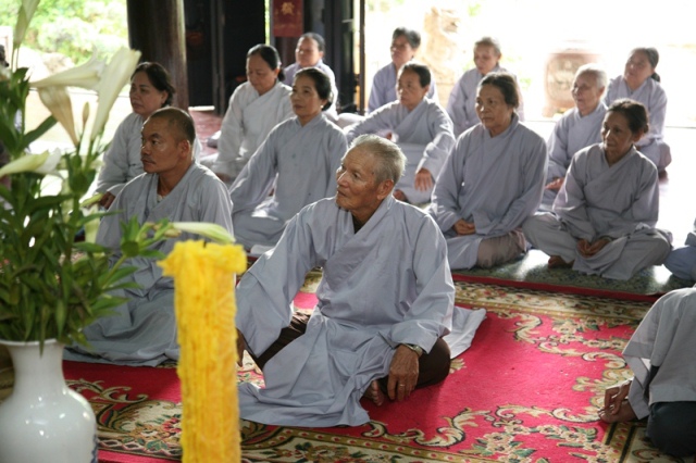 TT. Huế: ĐĐ. Thích Tâm Phương thuyết giảng Đạo tràng Bát Quan trai tại Chùa Kim An