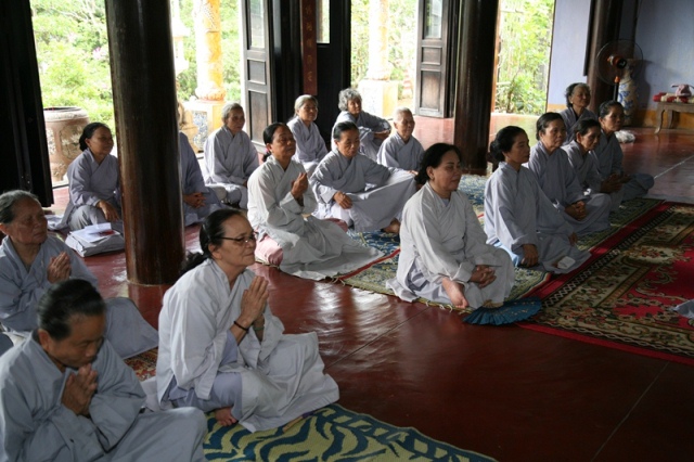 TT. Huế: ĐĐ. Thích Tâm Phương thuyết giảng Đạo tràng Bát Quan trai tại Chùa Kim An