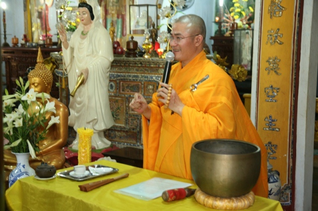 TT. Huế: ĐĐ. Thích Tâm Phương thuyết giảng Đạo tràng Bát Quan trai tại Chùa Kim An