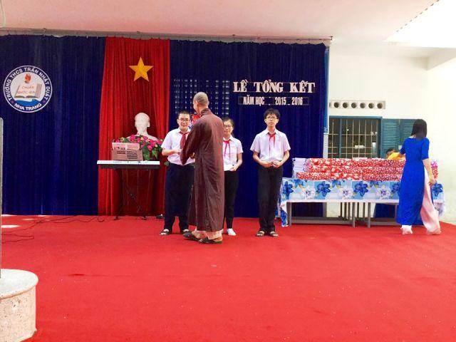 Khánh Hòa: Chùa Linh Quang tổ chức  khóa tu mùa hè cho 300 hành giả và trao tặng 50 học bổng cho học sinh nghèo, học giỏi