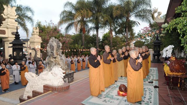 Chùa Đức Viên, San Jose ( Hoa Kỳ ) Tổ Chức Lễ Tam Bộ Nhất Bái Báo Hiếu Phụ Mẫu Năm 2016