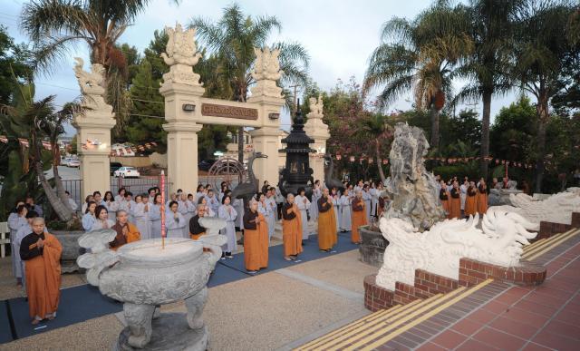 Chùa Đức Viên, San Jose ( Hoa Kỳ ) Tổ Chức Lễ Tam Bộ Nhất Bái Báo Hiếu Phụ Mẫu Năm 2016