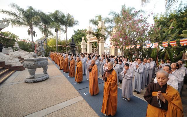 Chùa Đức Viên, San Jose ( Hoa Kỳ ) Tổ Chức Lễ Tam Bộ Nhất Bái Báo Hiếu Phụ Mẫu Năm 2016