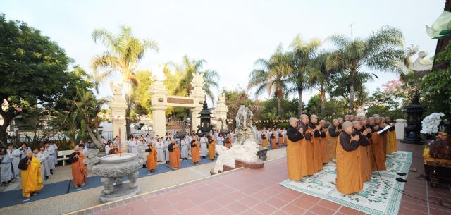 Chùa Đức Viên, San Jose ( Hoa Kỳ ) Tổ Chức Lễ Tam Bộ Nhất Bái Báo Hiếu Phụ Mẫu Năm 2016