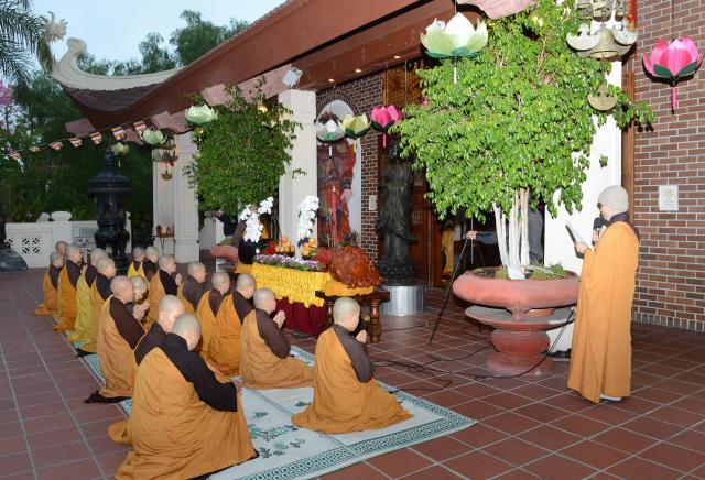 Chùa Đức Viên, San Jose ( Hoa Kỳ ) Tổ Chức Lễ Tam Bộ Nhất Bái Báo Hiếu Phụ Mẫu Năm 2016