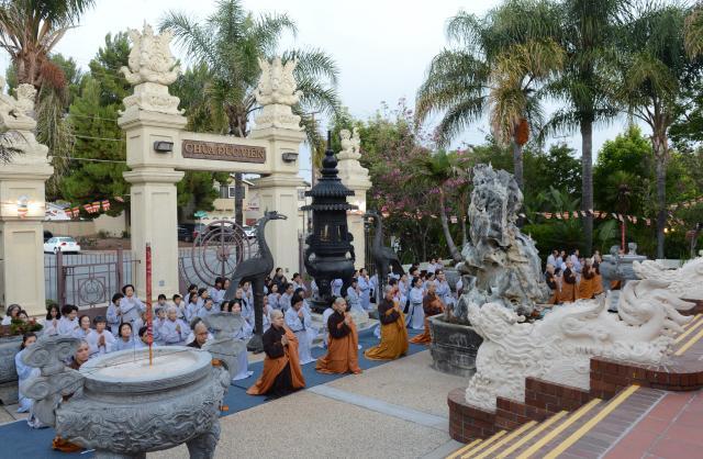 Chùa Đức Viên, San Jose ( Hoa Kỳ ) Tổ Chức Lễ Tam Bộ Nhất Bái Báo Hiếu Phụ Mẫu Năm 2016