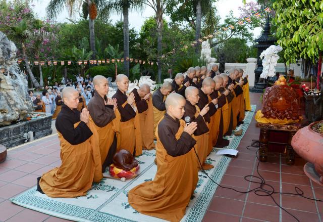 Chùa Đức Viên, San Jose ( Hoa Kỳ ) Tổ Chức Lễ Tam Bộ Nhất Bái Báo Hiếu Phụ Mẫu Năm 2016