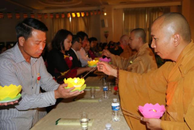 Hình ảnh Đại lễ Vu Lan xúc động của người Việt tại CH Séc