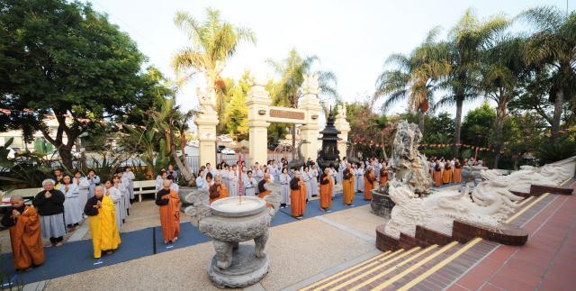 Chùa Đức Viên, San Jose ( Hoa Kỳ ) Tổ Chức Lễ Tam Bộ Nhất Bái Báo Hiếu Phụ Mẫu Năm 2016