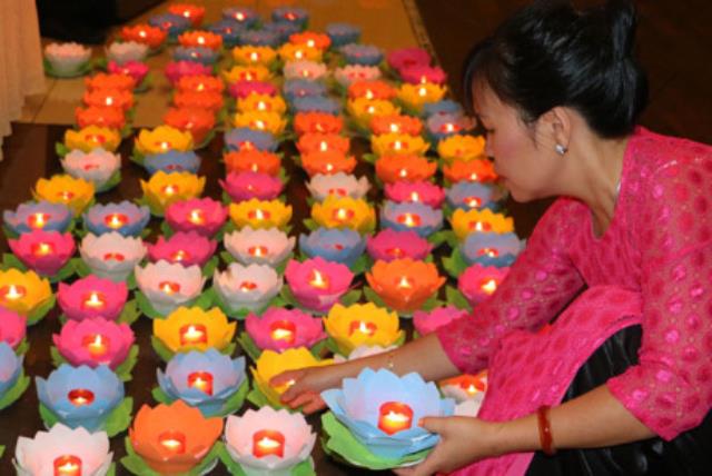 Hình ảnh Đại lễ Vu Lan xúc động của người Việt tại CH Séc