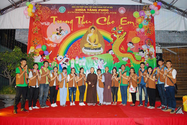 Hà Nội: Gần 1.000 thiếu nhi về chùa Tăng Phúc đón tết Trung thu.