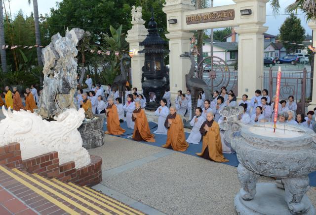 Chùa Đức Viên, San Jose ( Hoa Kỳ ) Tổ Chức Lễ Tam Bộ Nhất Bái Báo Hiếu Phụ Mẫu Năm 2016