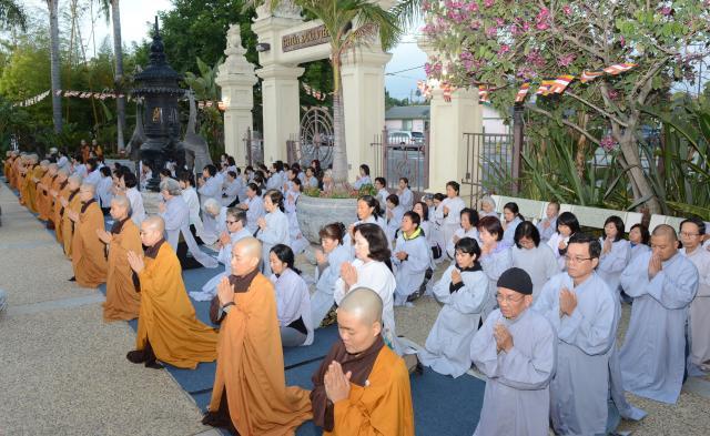 Chùa Đức Viên, San Jose ( Hoa Kỳ ) Tổ Chức Lễ Tam Bộ Nhất Bái Báo Hiếu Phụ Mẫu Năm 2016