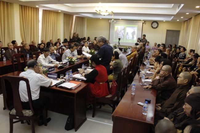 Ni sư Thích Đàm Lan bảo vệ xuất sắc luận án Tiến sĩ