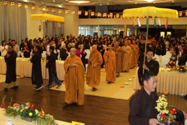 Hình ảnh Đại lễ Vu Lan xúc động của người Việt tại CH Séc