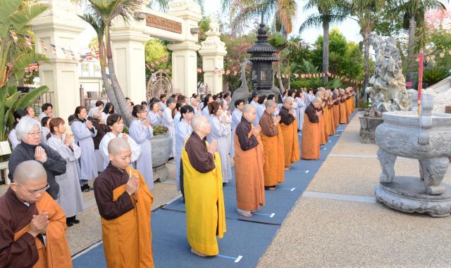 Chùa Đức Viên, San Jose ( Hoa Kỳ ) Tổ Chức Lễ Tam Bộ Nhất Bái Báo Hiếu Phụ Mẫu Năm 2016