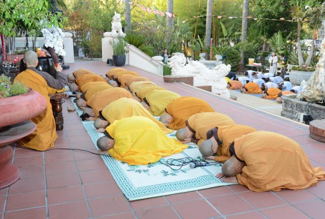 Chùa Đức Viên, San Jose ( Hoa Kỳ ) Tổ Chức Lễ Tam Bộ Nhất Bái Báo Hiếu Phụ Mẫu Năm 2016