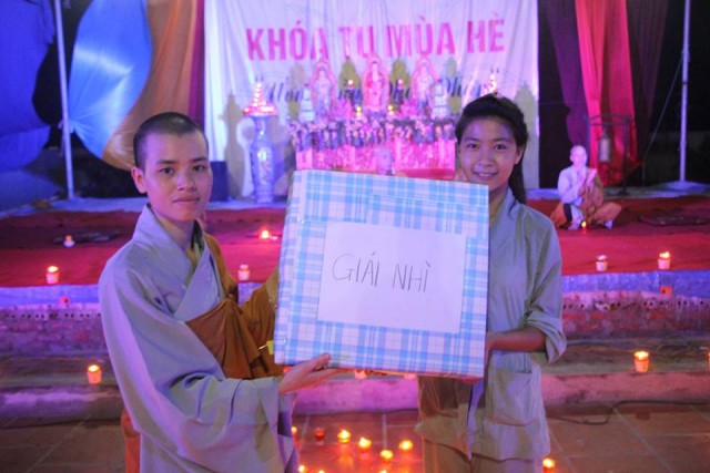 Thái Bình: Đêm bế mạc khóa tu tại chùa Hoằng Văn