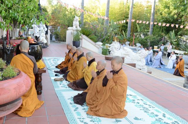 Chùa Đức Viên, San Jose ( Hoa Kỳ ) Tổ Chức Lễ Tam Bộ Nhất Bái Báo Hiếu Phụ Mẫu Năm 2016