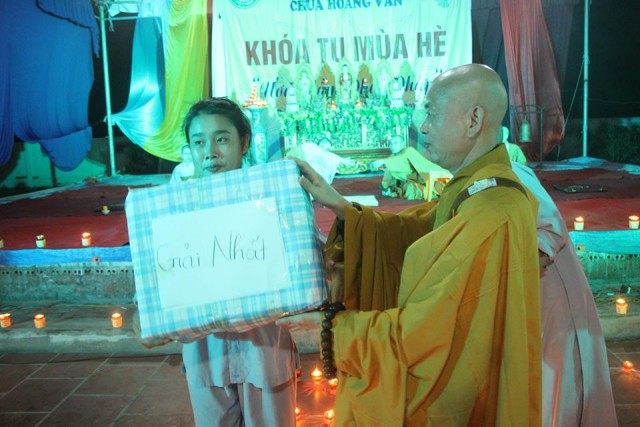 Thái Bình: Đêm bế mạc khóa tu tại chùa Hoằng Văn