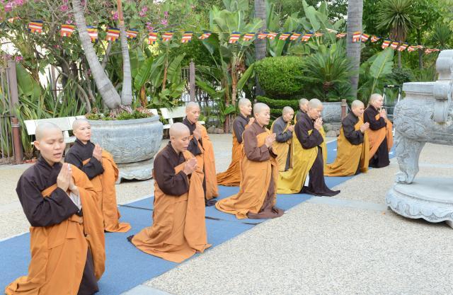 Chùa Đức Viên, San Jose ( Hoa Kỳ ) Tổ Chức Lễ Tam Bộ Nhất Bái Báo Hiếu Phụ Mẫu Năm 2016