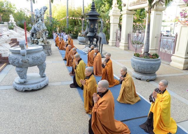 Chùa Đức Viên, San Jose ( Hoa Kỳ ) Tổ Chức Lễ Tam Bộ Nhất Bái Báo Hiếu Phụ Mẫu Năm 2016