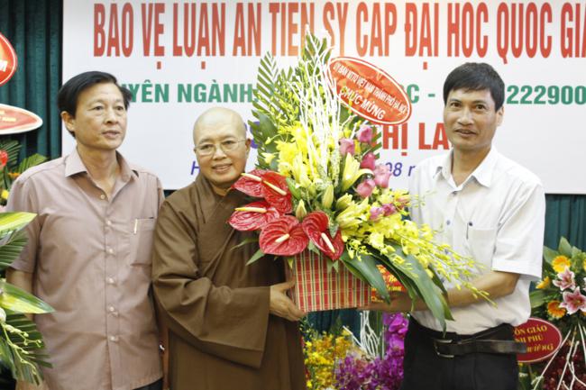Ni sư Thích Đàm Lan bảo vệ xuất sắc luận án Tiến sĩ