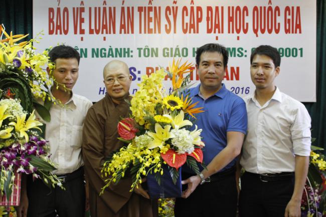 Ni sư Thích Đàm Lan bảo vệ xuất sắc luận án Tiến sĩ