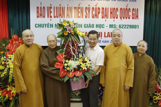 Ni sư Thích Đàm Lan bảo vệ xuất sắc luận án Tiến sĩ