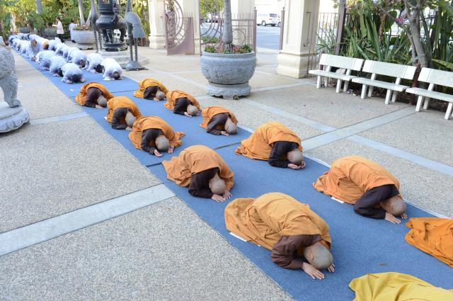 Chùa Đức Viên, San Jose ( Hoa Kỳ ) Tổ Chức Lễ Tam Bộ Nhất Bái Báo Hiếu Phụ Mẫu Năm 2016