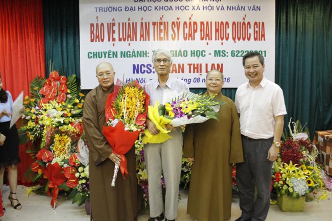 Ni sư Thích Đàm Lan bảo vệ xuất sắc luận án Tiến sĩ