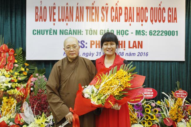 Ni sư Thích Đàm Lan bảo vệ xuất sắc luận án Tiến sĩ