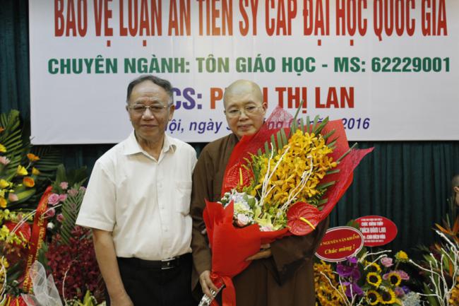 Ni sư Thích Đàm Lan bảo vệ xuất sắc luận án Tiến sĩ