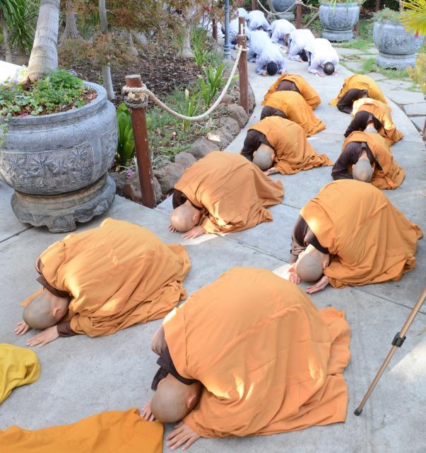 Chùa Đức Viên, San Jose ( Hoa Kỳ ) Tổ Chức Lễ Tam Bộ Nhất Bái Báo Hiếu Phụ Mẫu Năm 2016