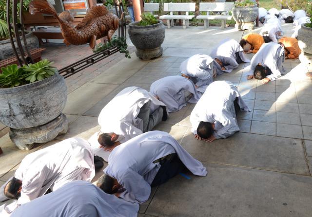 Chùa Đức Viên, San Jose ( Hoa Kỳ ) Tổ Chức Lễ Tam Bộ Nhất Bái Báo Hiếu Phụ Mẫu Năm 2016