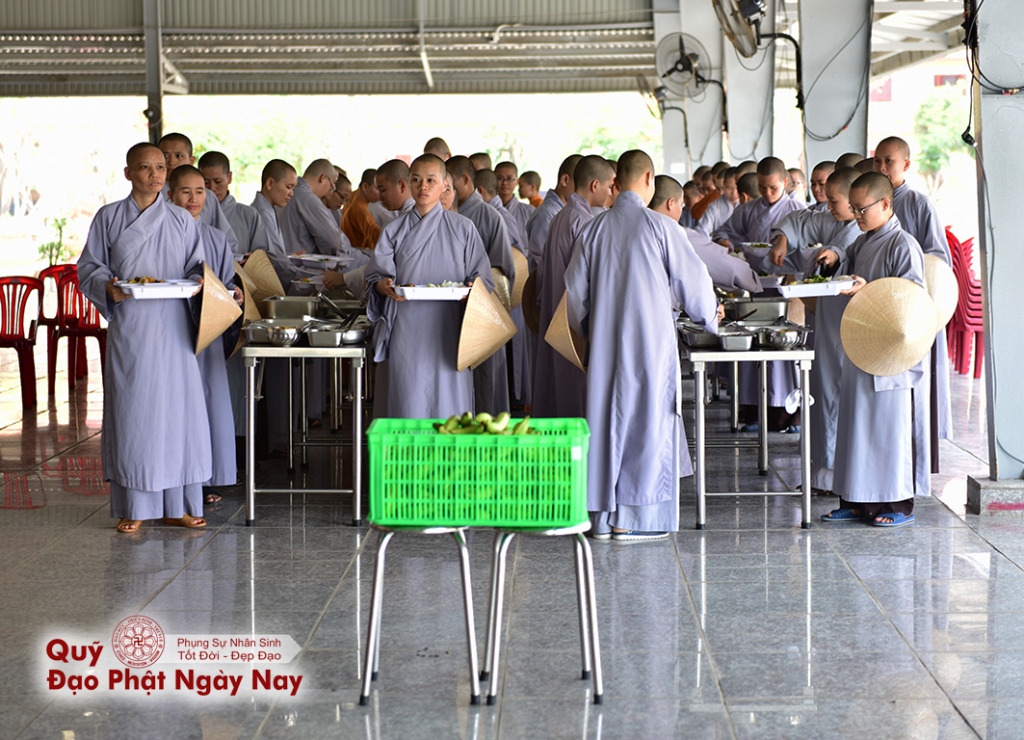 Quỹ Đạo Phật Ngày Nay: Tổng kết cúng dường Trai tăng Học viện Phật Giáo Việt Nam tại TP.HCM_cơ sở Lê Minh Xuân T7/2016 ( C76c)