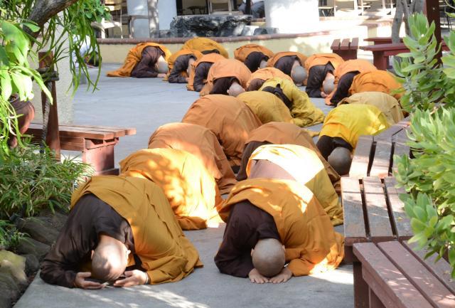 Chùa Đức Viên, San Jose ( Hoa Kỳ ) Tổ Chức Lễ Tam Bộ Nhất Bái Báo Hiếu Phụ Mẫu Năm 2016