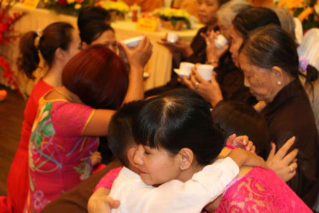 Hình ảnh Đại lễ Vu Lan xúc động của người Việt tại CH Séc