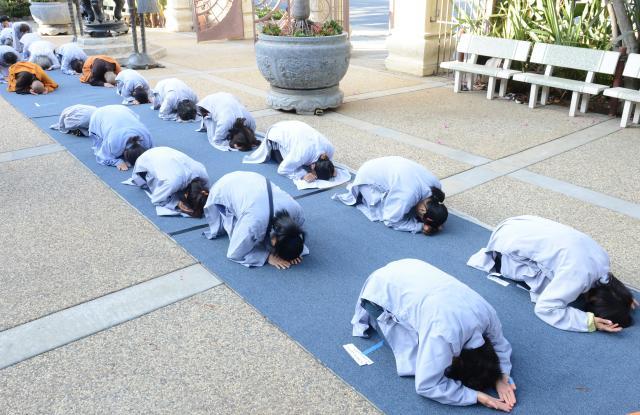 Chùa Đức Viên, San Jose ( Hoa Kỳ ) Tổ Chức Lễ Tam Bộ Nhất Bái Báo Hiếu Phụ Mẫu Năm 2016