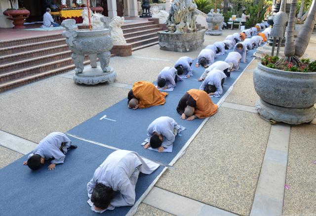 Chùa Đức Viên, San Jose ( Hoa Kỳ ) Tổ Chức Lễ Tam Bộ Nhất Bái Báo Hiếu Phụ Mẫu Năm 2016