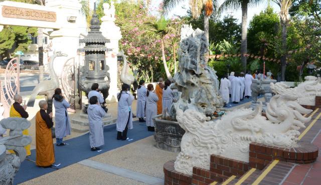 Chùa Đức Viên, San Jose ( Hoa Kỳ ) Tổ Chức Lễ Tam Bộ Nhất Bái Báo Hiếu Phụ Mẫu Năm 2016