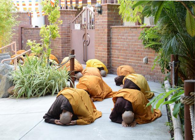 Chùa Đức Viên, San Jose ( Hoa Kỳ ) Tổ Chức Lễ Tam Bộ Nhất Bái Báo Hiếu Phụ Mẫu Năm 2016