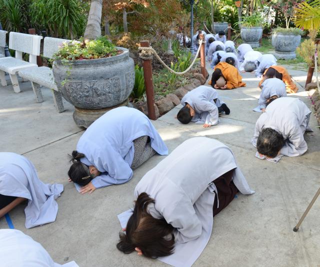 Chùa Đức Viên, San Jose ( Hoa Kỳ ) Tổ Chức Lễ Tam Bộ Nhất Bái Báo Hiếu Phụ Mẫu Năm 2016