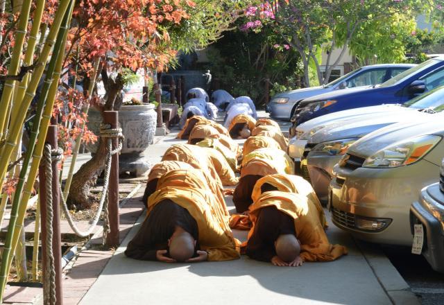 Chùa Đức Viên, San Jose ( Hoa Kỳ ) Tổ Chức Lễ Tam Bộ Nhất Bái Báo Hiếu Phụ Mẫu Năm 2016