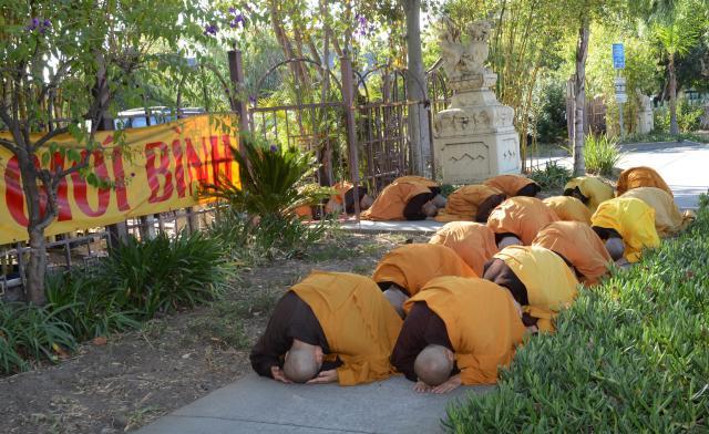 Chùa Đức Viên, San Jose ( Hoa Kỳ ) Tổ Chức Lễ Tam Bộ Nhất Bái Báo Hiếu Phụ Mẫu Năm 2016